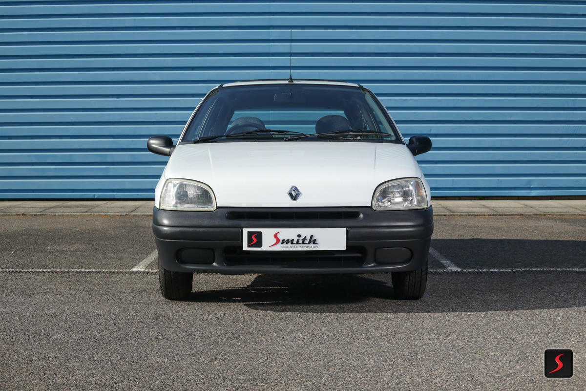Renault Clio Oasis 01